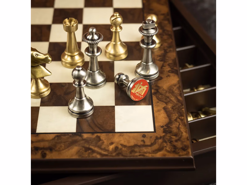 Farrar & Tanner - Large Staunton Brass Chess Pieces & Walnut and Maple Wood Chess Board - Auto Draw - 1st November