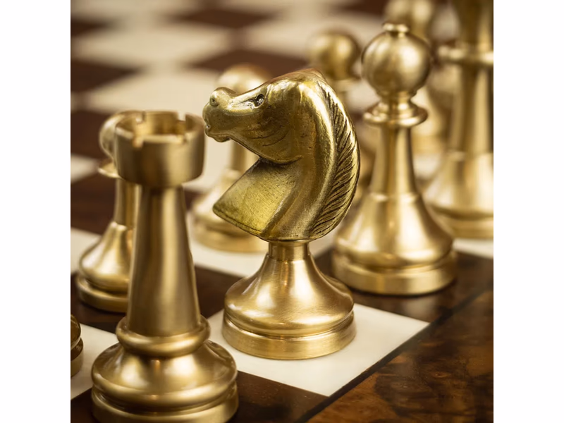 Farrar & Tanner - Large Staunton Brass Chess Pieces & Walnut and Maple Wood Chess Board - Auto Draw - 1st November