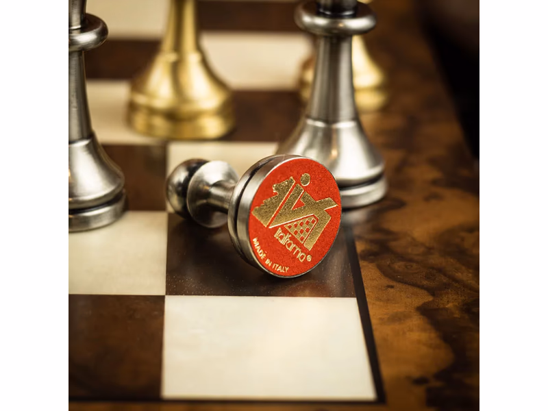 Farrar & Tanner - Large Staunton Brass Chess Pieces & Walnut and Maple Wood Chess Board - Auto Draw - 1st November